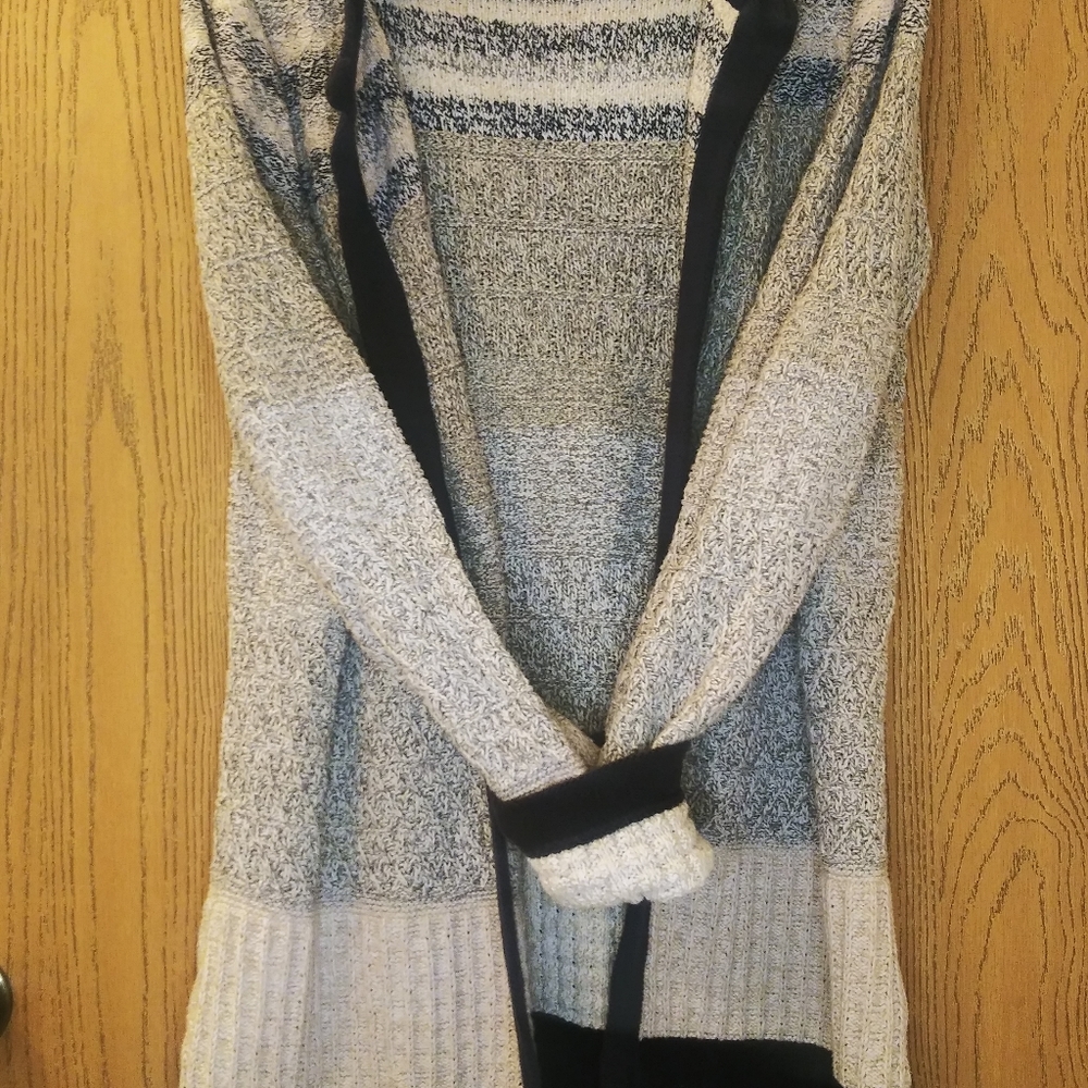 Liz Claiborne Long Sleeve Cable Knit Sweater- MED